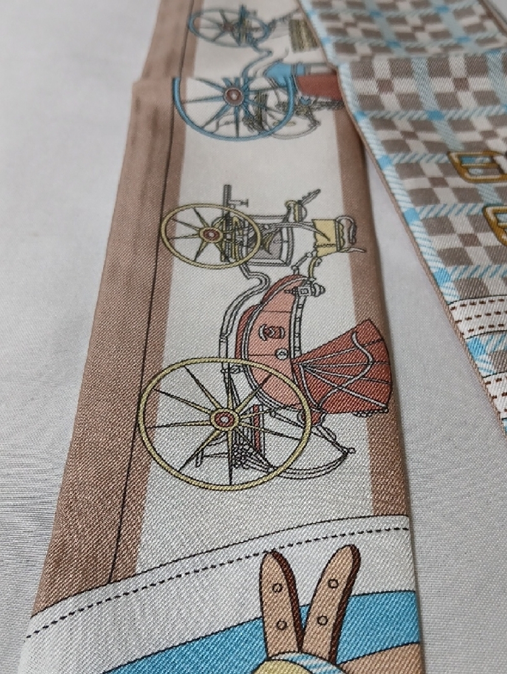 Hermès Les Voitures Nouvelles Silk Twilly Scarf - Picture 3 of 6
